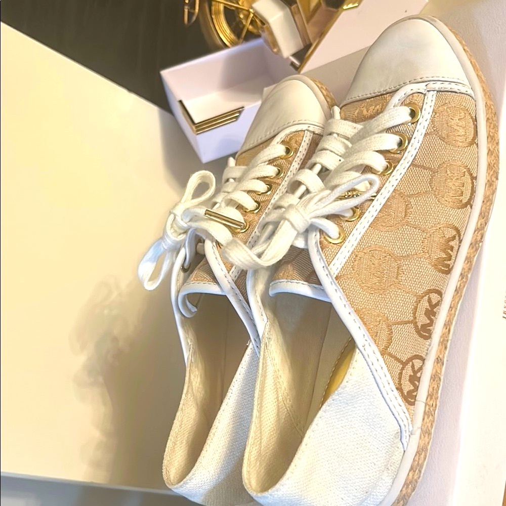 Michael Kors White and Tan Low-Top Sneakers - Picture 2 of 6